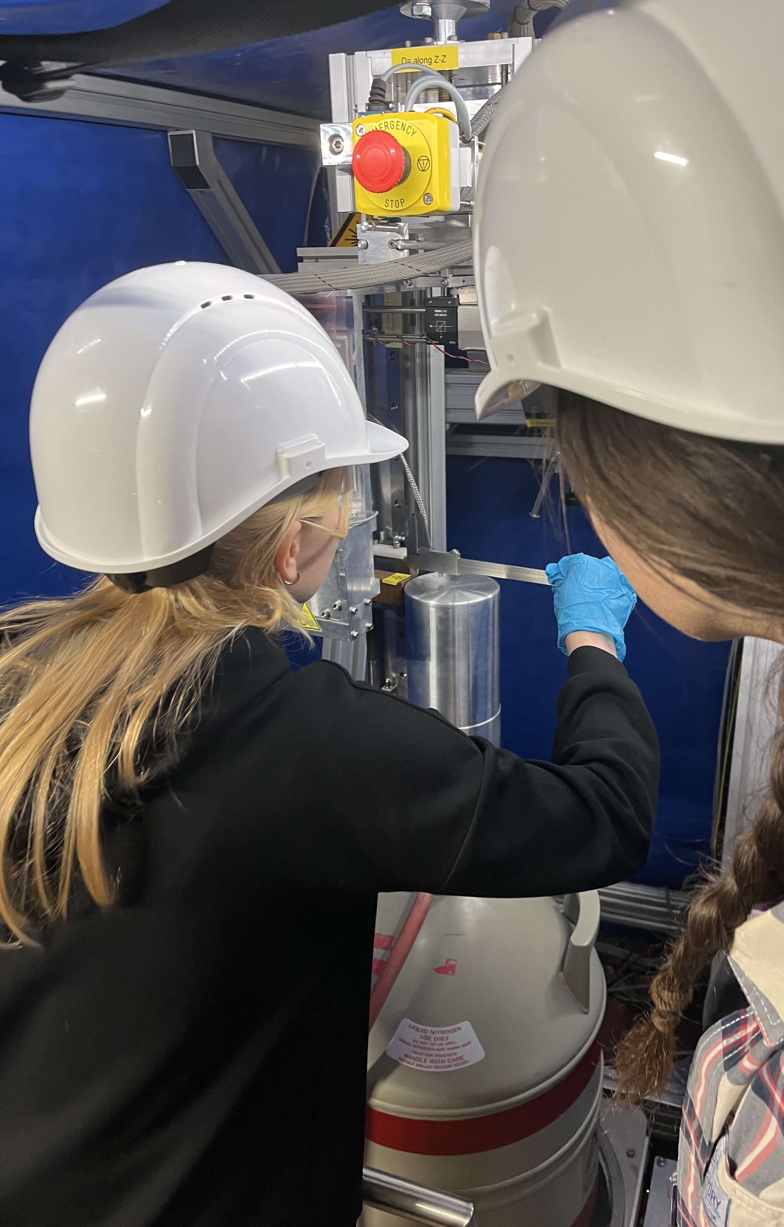 Lab work at UZH — detector handling at a cryogenic setup